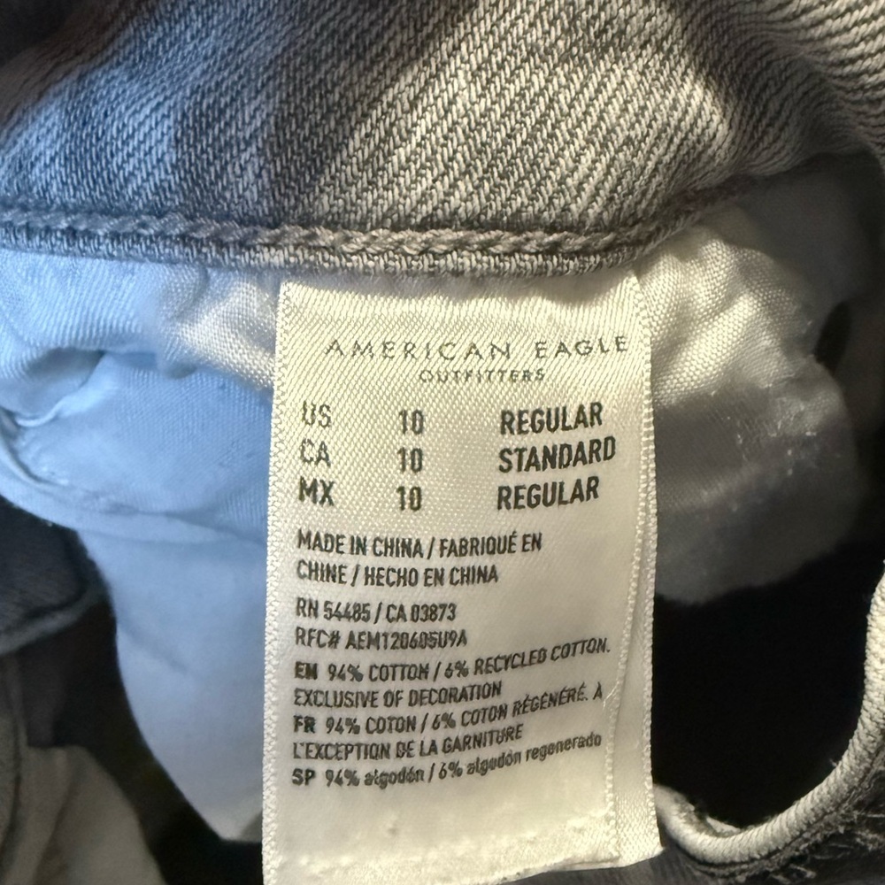 American Eagle Light Grey Distressed 90’s Straight Jeans Size 10 - Picture 5 of 6